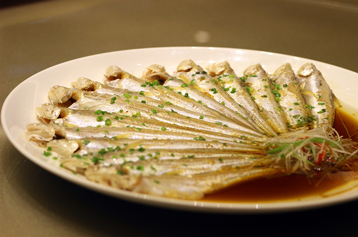 清蒸湖刀鱼 | 清蒸湖刀鱼是一道名菜，刀鱼肉嫩油润，味道鲜美宜人。入口鲜嫩，味感超棒！
