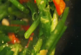 这盘青梗小炒，藏着比肉香的秘密