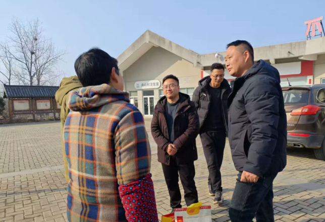 度假区管委会支部赴度假区内村居开展“春节”前慰问活动